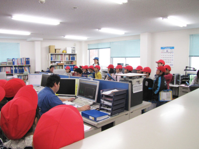 工場見学の様子 工場見学の様子